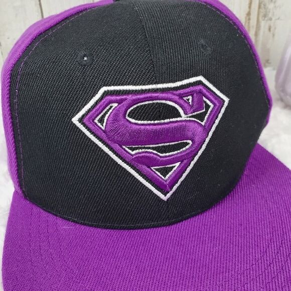 DC Comics Super Girl Snapback Cap Purple - Picture 2 of 9